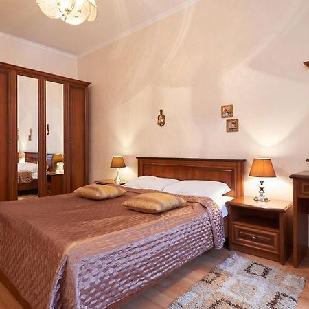 Home Hotel Apartments On Khreshchatyk Area Kiev Buitenkant foto